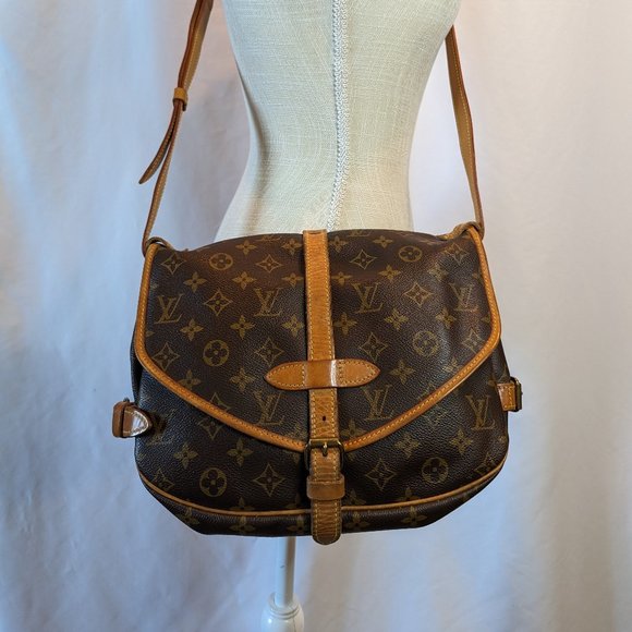 LOUIS VUITTON Saumur 35 Saddlebag - Picture 2 of 13